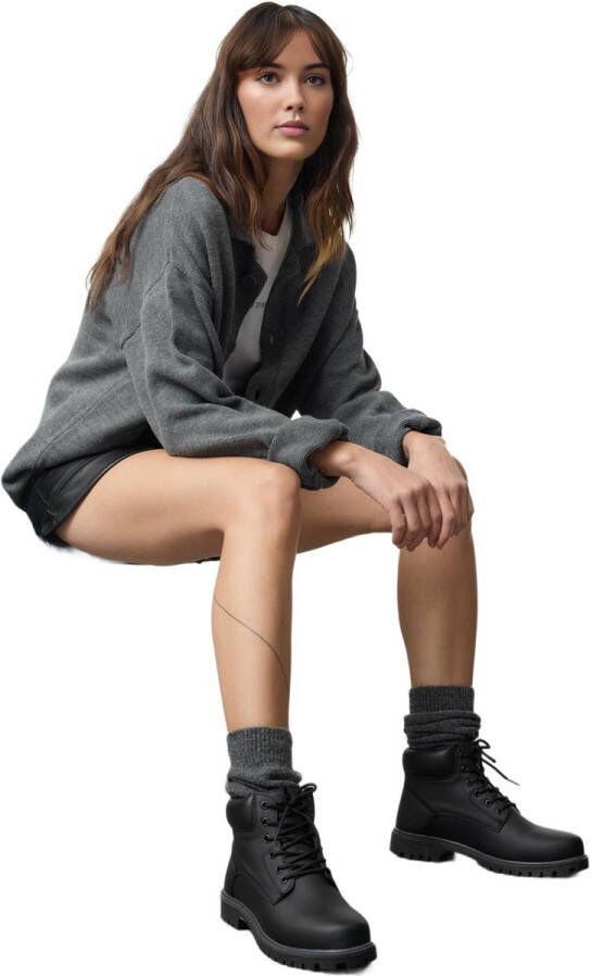 TRENDYOL SHOES Zwarte Veterschoenen Met Korte Platte Hak Voor Dames Takaw25Bo00046