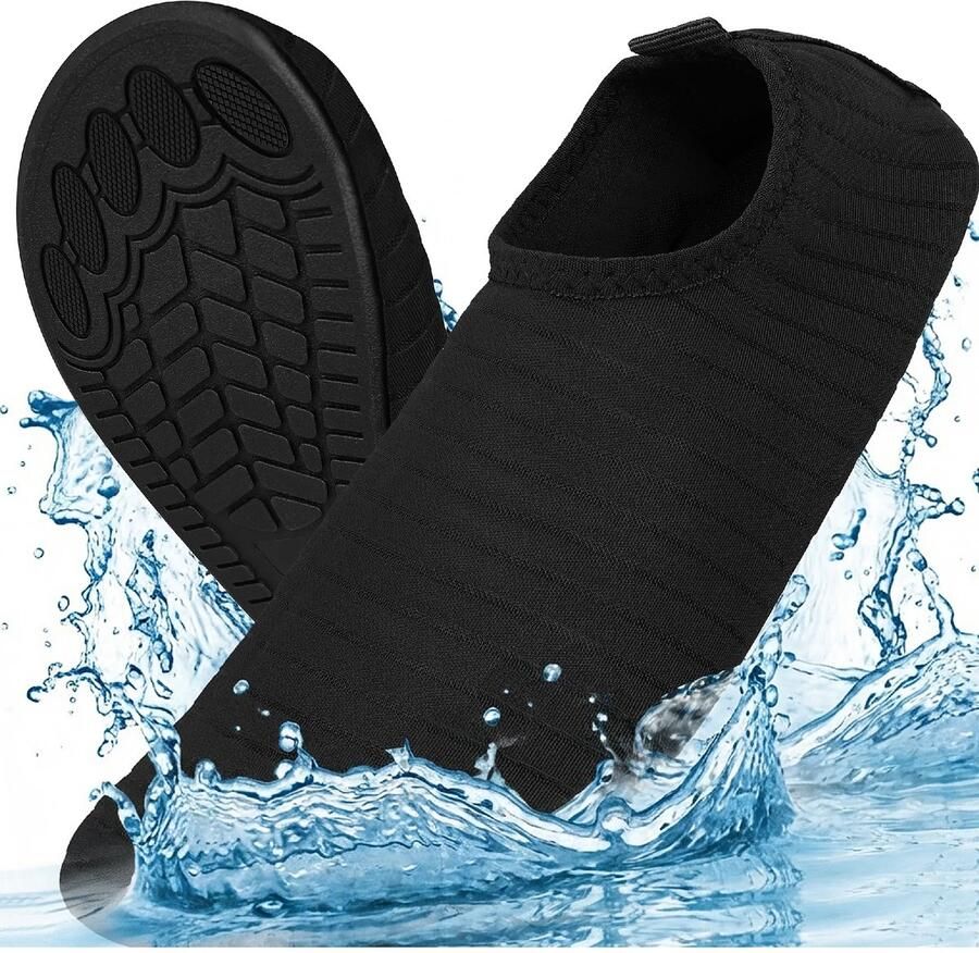 Trizand Zwarte waterschoenen voor strand zwembad en watersport met antislip zool en comfortabele pasvorm