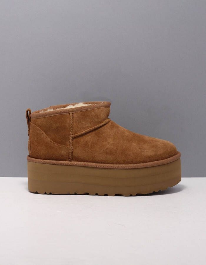 UGG Winterlaarzen Classic Ultra Mini Platform plateau-boot trend instapschoen met plateauzool
