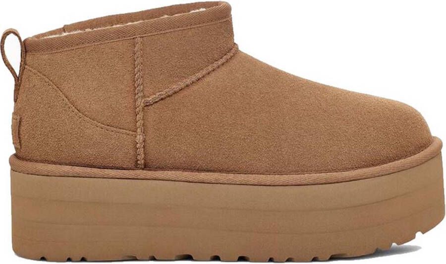 UGG Winterlaarzen Classic Ultra Mini Platform plateau-boot trend instapschoen met plateauzool