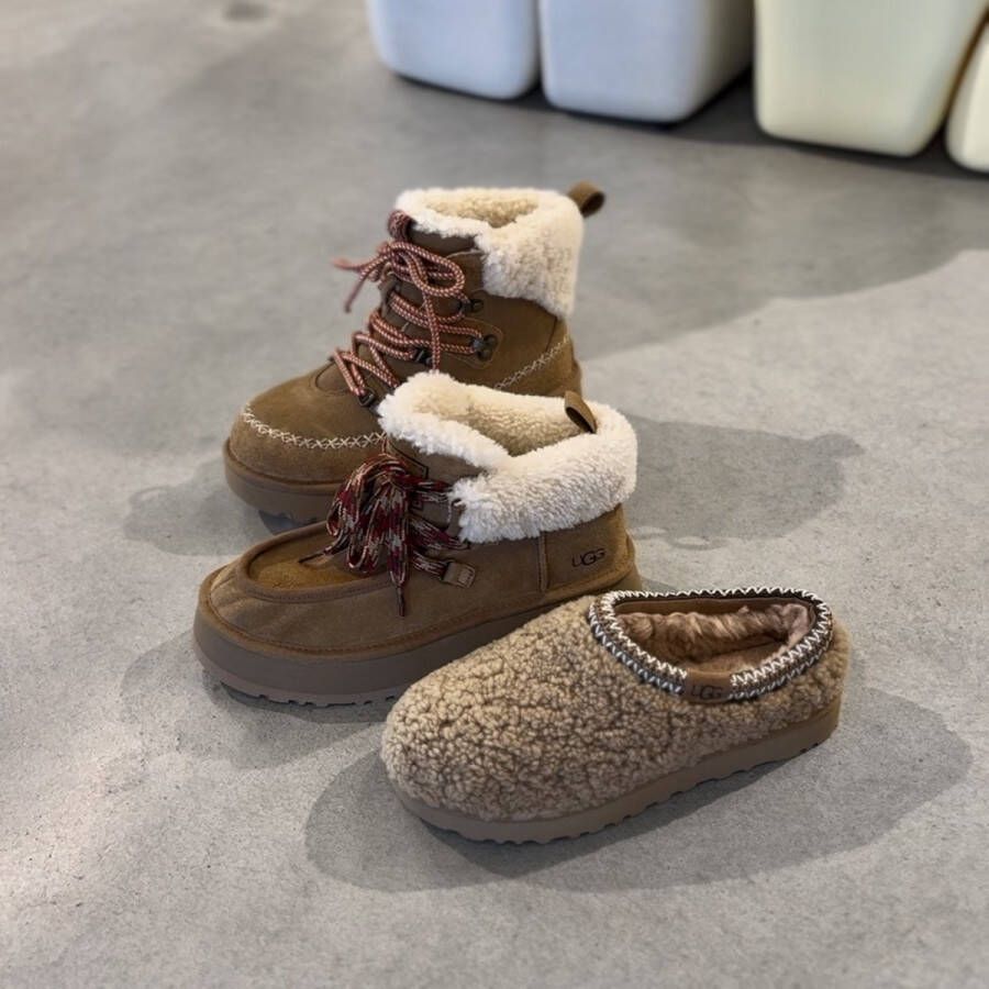 UGG Vachtlaarzen Dames W Funkarra Cabin Cuff Maat: 40 Materiaal: Suède Kleur: Cognac