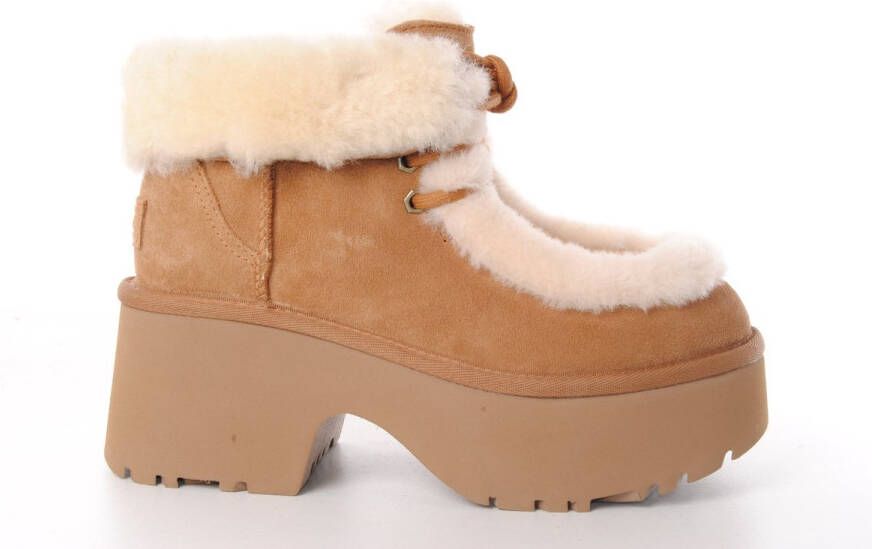 UGG dames veterboot Esmee Lace Up suède camel