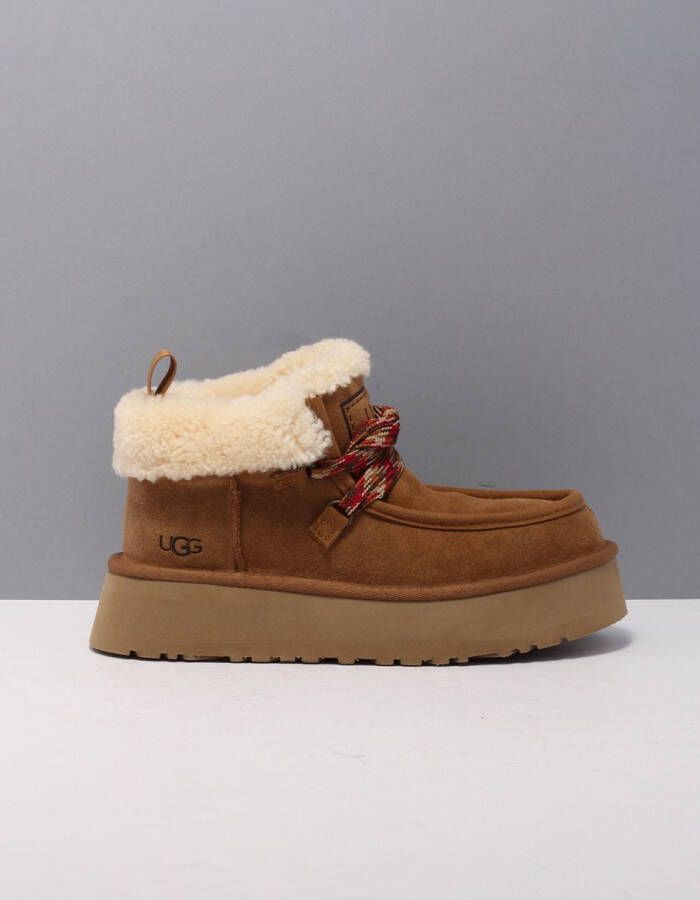 UGG Vachtlaarzen Dames W Funkarra Cabin Cuff Maat: 39 Materiaal: Suède Kleur: Cognac