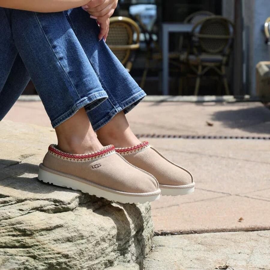 Ugg Tasman voor dames | Sheepskin instapschoenen op .com eu nl nl in Beige - Foto 5