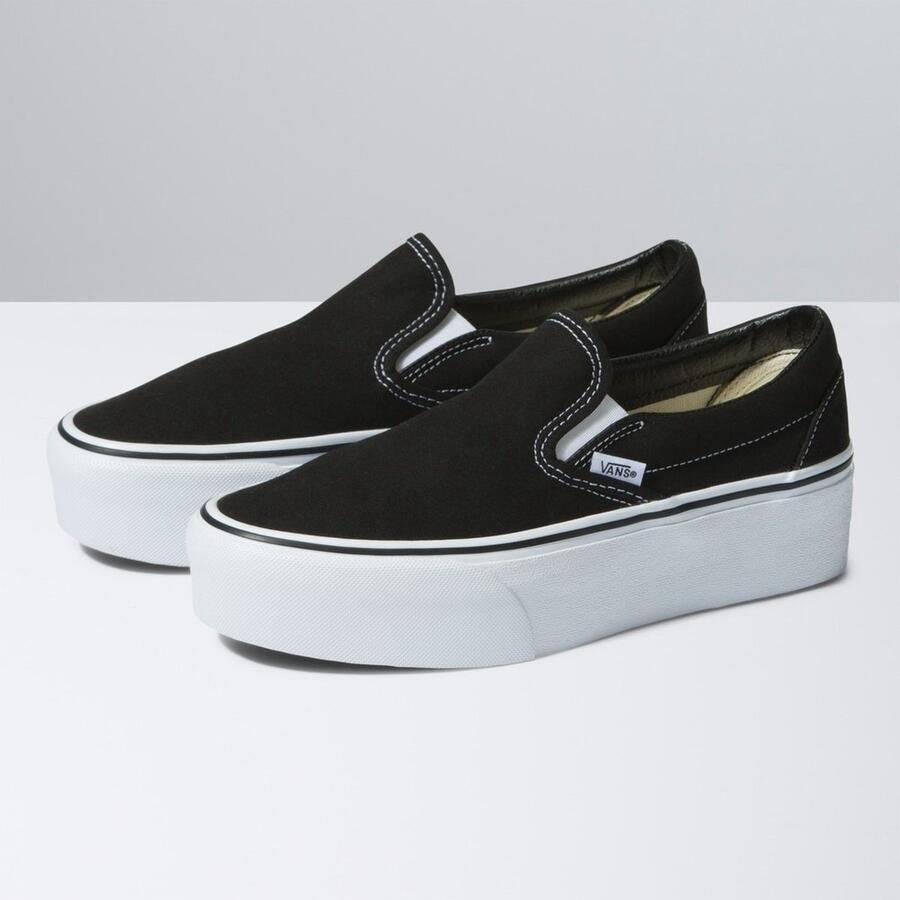 Vans Unisex Lifestyle Classic FTW Sneaker Ua Classic Slip-On Stackform Canvas Black True White