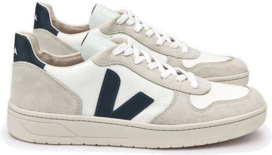 Veja Gerecyclede B-Mesh Sneakers met Marineblauwe Accenten White