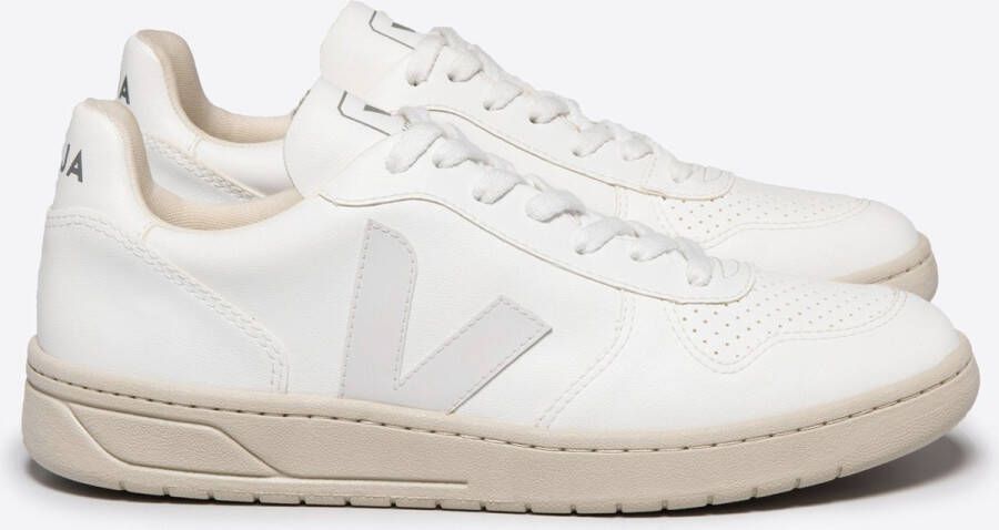 Veja Witte leren sneakers met sportief design White