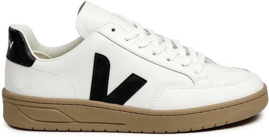 Veja Casual schoenen met ronde neus en lage snit