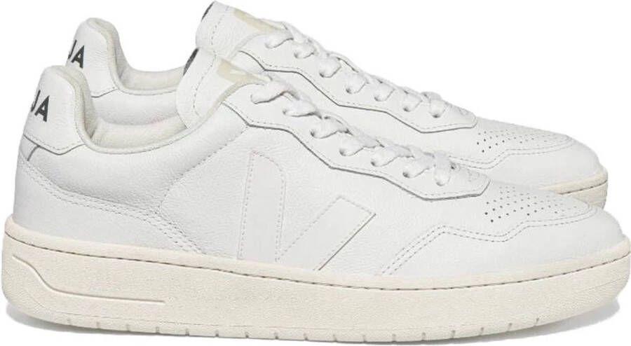 VEJA Lage Sneakers V-90 Maat: 46 Materiaal: Leer Kleur: Wit