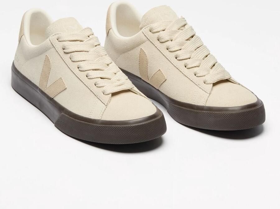 Veja Gedurfde Leren Sneakers Neutrale Kleuren