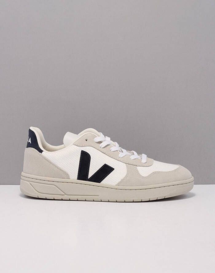 Veja Gerecyclede B-Mesh Sneakers met Marineblauwe Accenten White