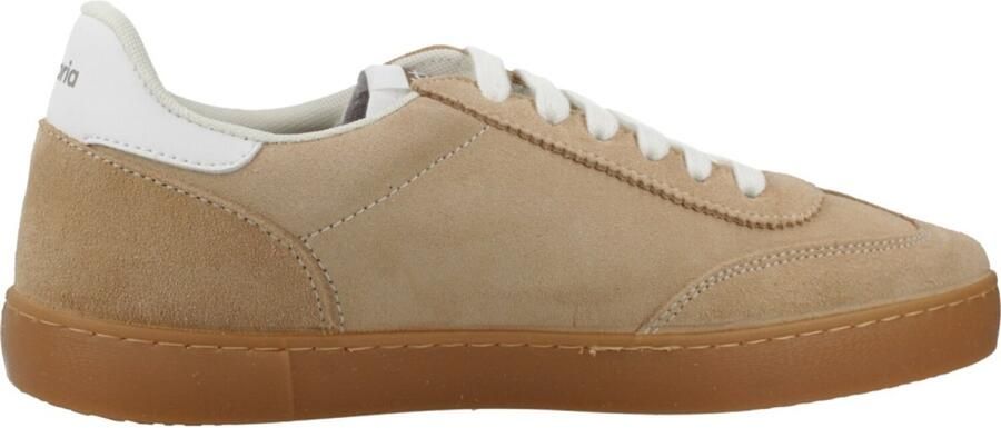 Victoria Lage Sneakers Berlin