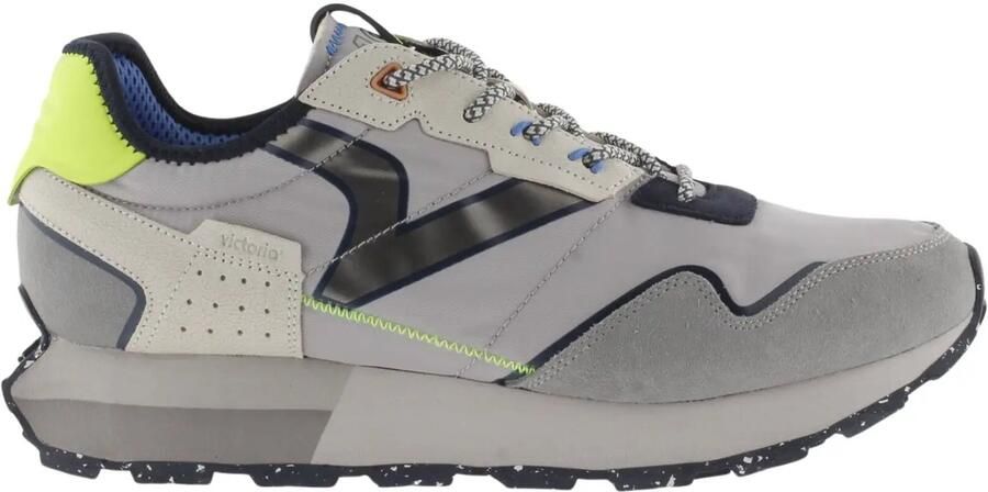 Victoria Trainers Wing