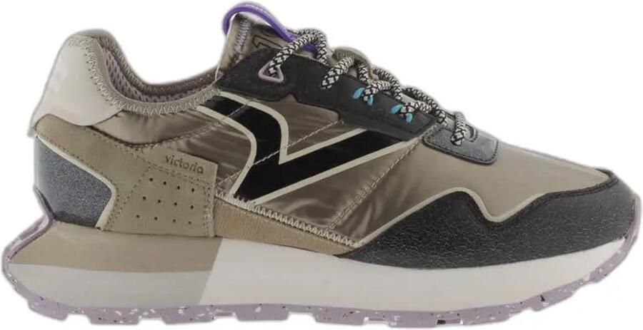 Victoria Trainers Wing