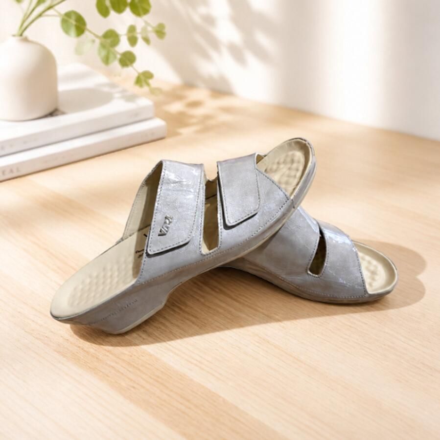 Vital -Dames Eva lack taupe slippers