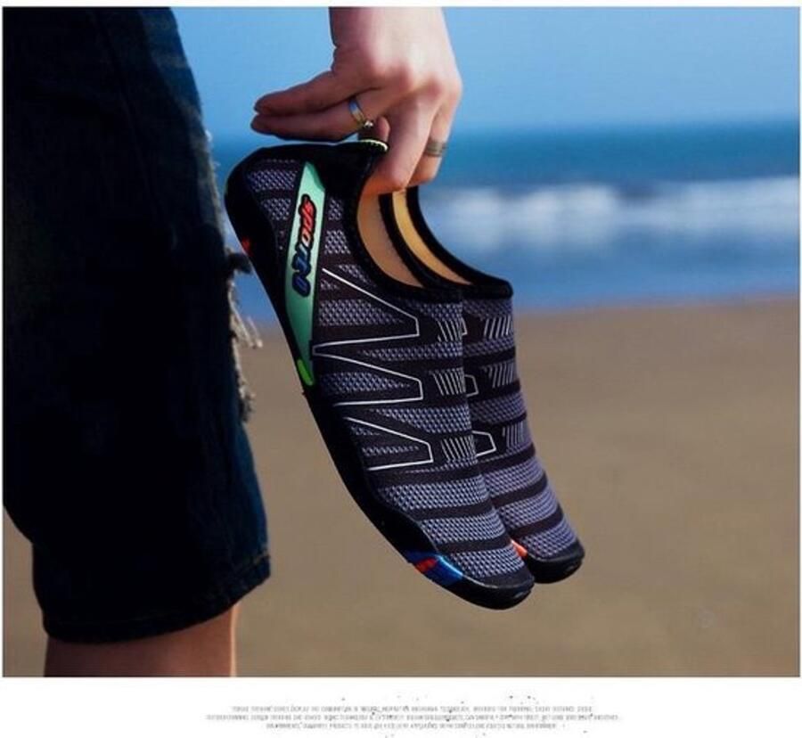 Waterschoenen Aquaschoenen Strandschoenen Antislip Schoenen voor Zwembaden en Strand Volwassenen en Kinderen beschermt tegen grof zand scherpe stenen en dieren onder water Unisex