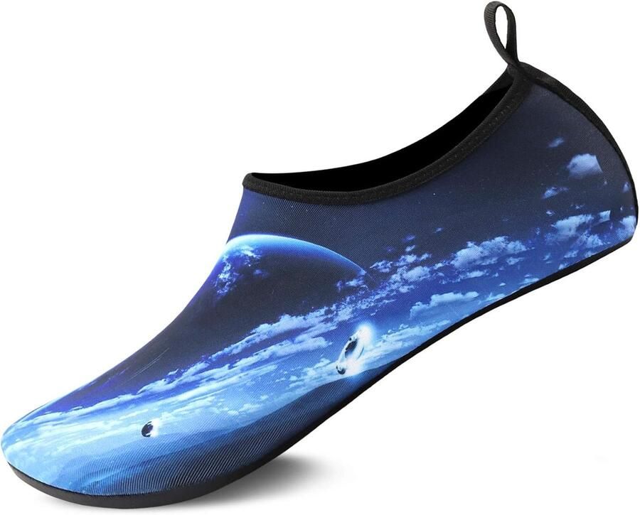 Waterschoenen voor en voor met blote voeten op het strand snel droog watersokken yoga zwem zwembad reizen kajakken op de rivier surfen duiken en yoga-oefeningen
