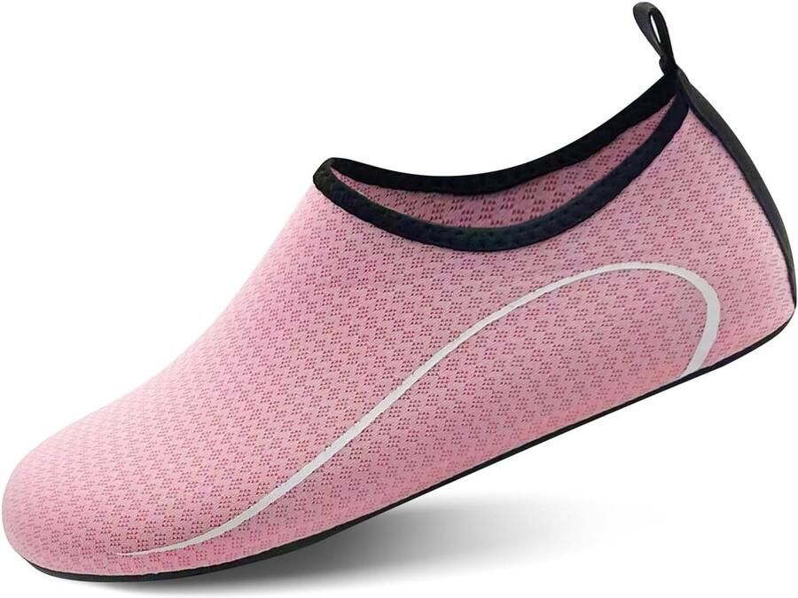 Waterschoenen voor en voor met blote voeten op het strand snel droog watersokken yoga zwem zwembad reizen kajakken op de rivier surfen duiken en yoga-oefeningen