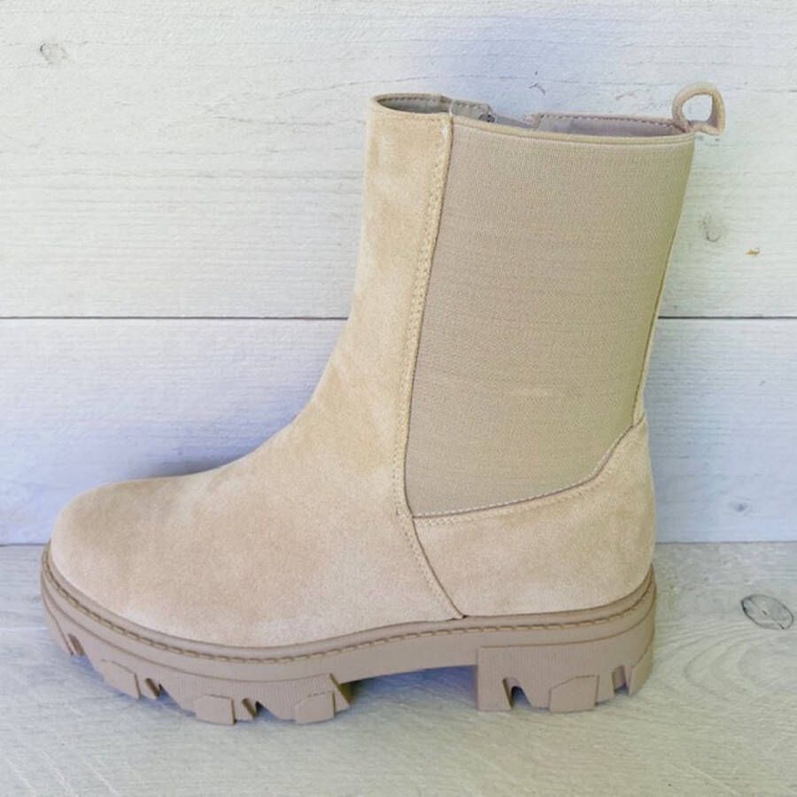 Weloveshoes ® Chelsea boots met Hak Suedine Beige