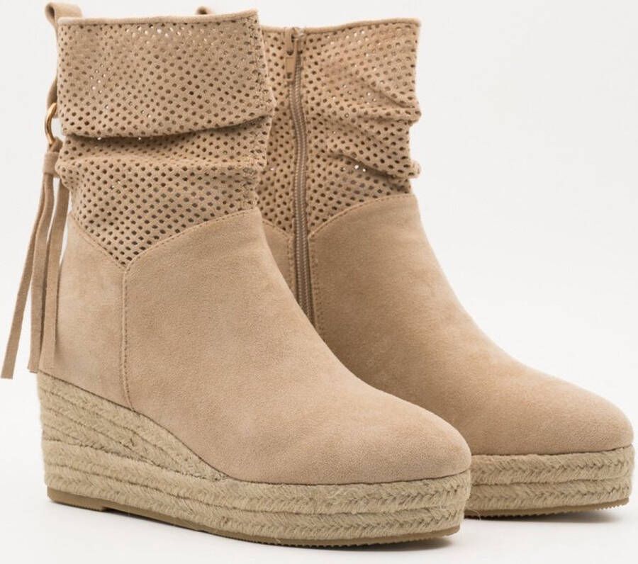 Weloveshoes SmileFavorites Dames Enkellaarzen met Hak Beige Suedine