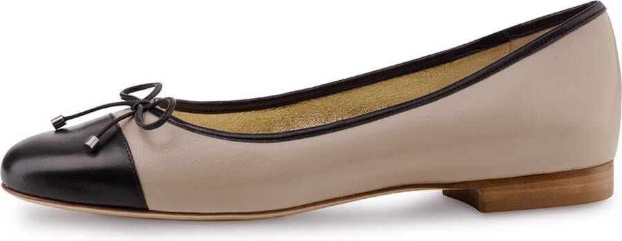 Werner Kern Ballerinas Dames ballerina's zwart met beige Werner Kern Mia Comfortabele Damesballerina s Echte leer Strikje Zachte voetbed Lage hakje Flexibele leren zool Zwart met Beige