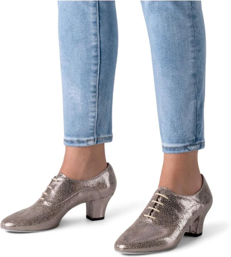 Werner Kern Runa Elegante dames trainingsdansschoenen Antiek beige met metallic glans Splitzool voor maximale flexibiliteit Zachte leren voering Comfortabele hak Ideaal voor Latin Ballroom Salsa Beige