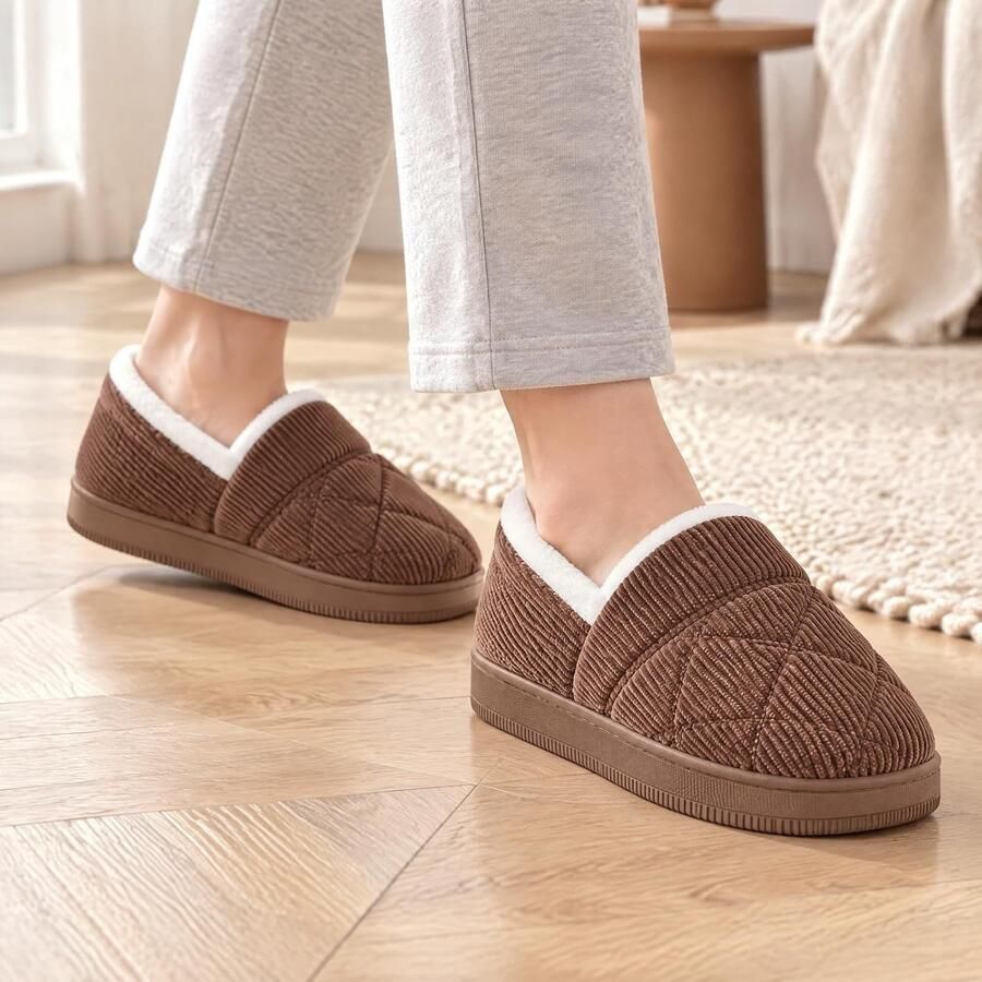 Comfortabele winter slippers voor en warme en zachte pantoffels voor binnen en buiten