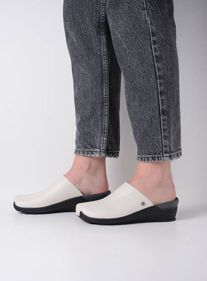 Wolky Slippers Go creme wit leer