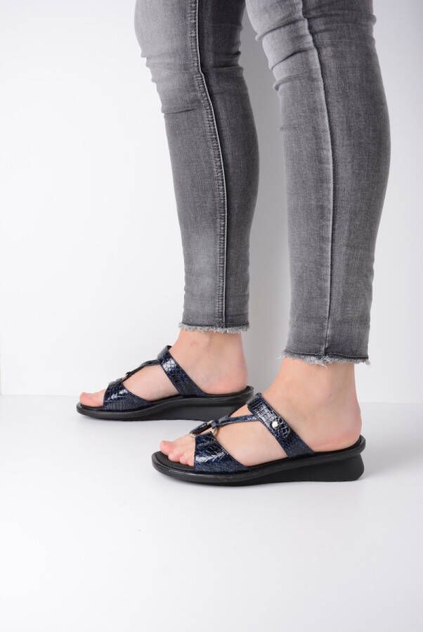 Wolky Slippers Isa blauw crocolook lakleer