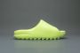 Yeezy Glow Slides voor Upgrade je zomerse schoenen Green - Thumbnail 4