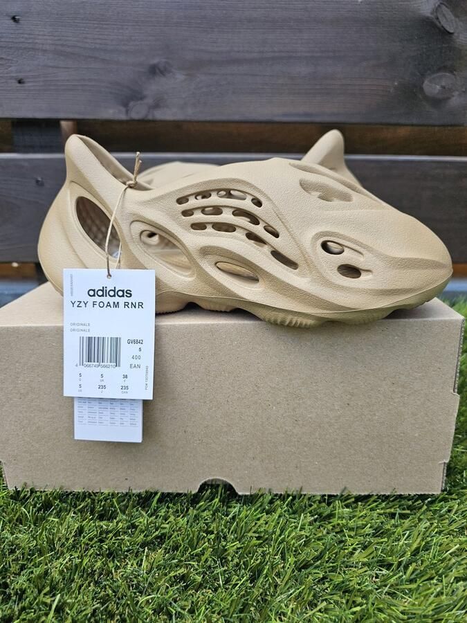 Yeezy Foam Runner Clay Taupe Sneakers