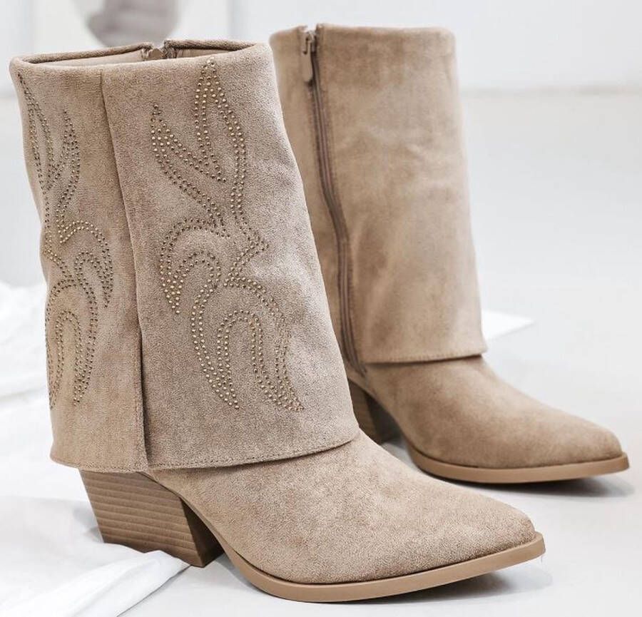 ZoeZo Design cowboylaarzen nieuwe collectie herfst winter 2024 2025 half lange laarzen western laarzen suedine met kap met bling strass in goud hakhoogte