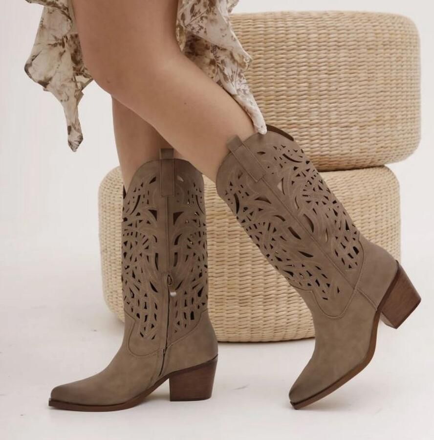 ZoeZo Design laarzen cowboylaarzen taupe hakhoogte suedine kuitlaarzen opengewerkte laarzen rits aan de binnenzijde