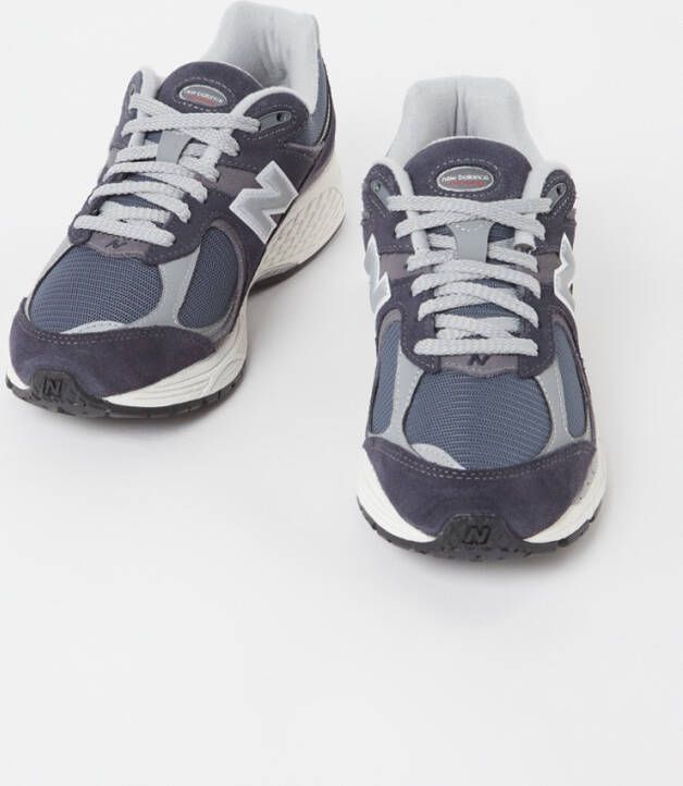 New Balance 2002R sneaker van suède met mesh details