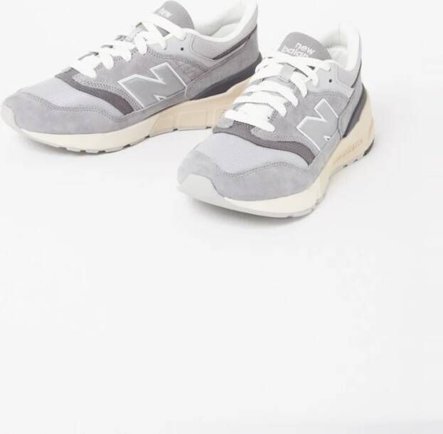 New Balance 997R sneaker met suède details