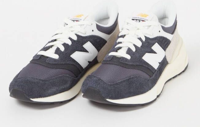 New Balance 997R sneaker met suède details