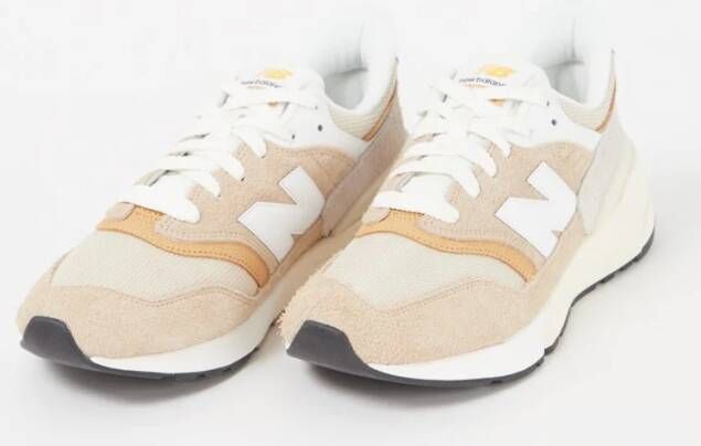 New Balance 997R sneaker met suède details