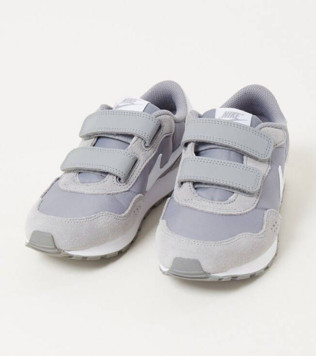 Nike Valiant sneaker met suède en leren details