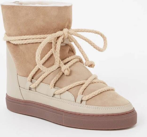 Inuikii Classic Wedge snowboot van schapenvacht met leren details