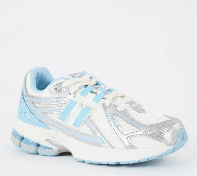 New Balance 1906 silver metalic in beige formaten: 38.5