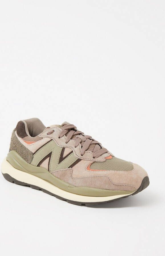 New Balance 57 40 sneaker met leren en suède details