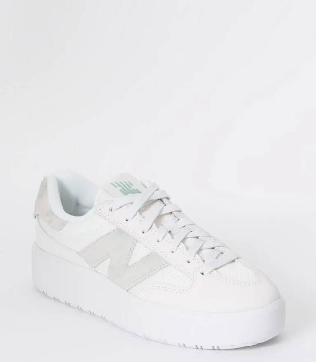 New Balance CT302 sneaker met mesh en suède details