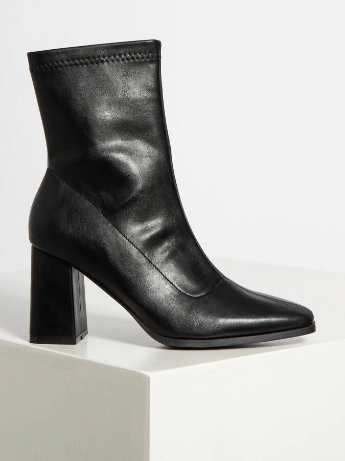 Claudia Ghizzani Enkellaarsjes in zwart voor Dames