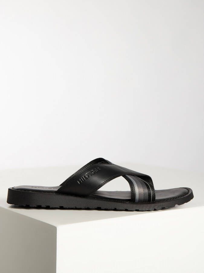 Molester Overname bedreiging Tommy Hilfiger Slippers in zwart voor Heren Criss Cross Leather Sandal -  Schoenen.nl