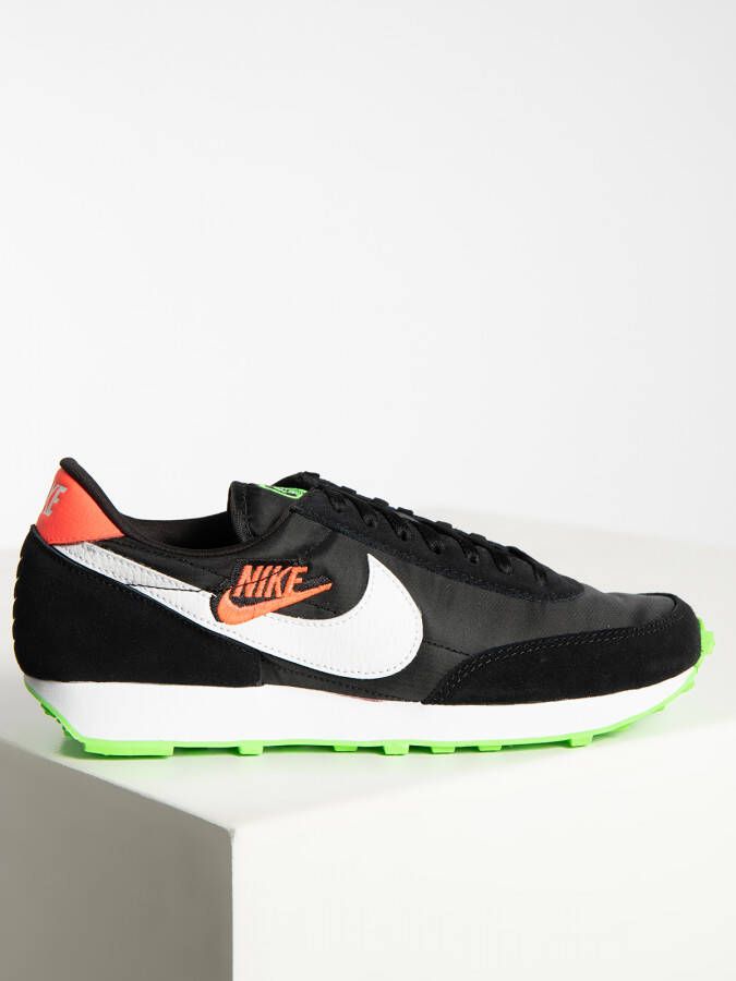 Nike Daybreak SE Damesschoen Black Green Strike Flash Crimson White- Dames Black Green Strike Flash Crimson White