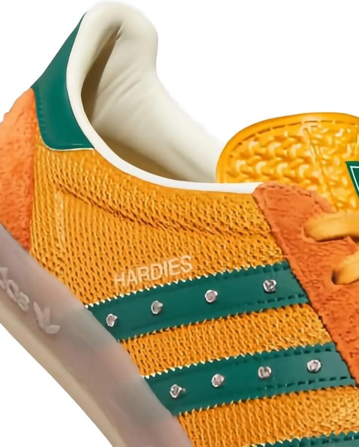 Adidas x Hardies Gazelle Indoor sneakers met studs Oranje