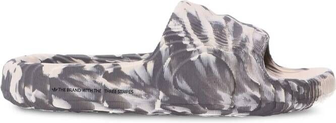 Adidas Adilette slippers met print Grijs