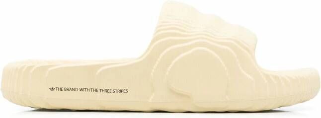 Adidas Adilette slippers met textuur Beige