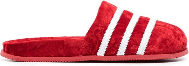 adidas Adimule fluwelen slippers Rood