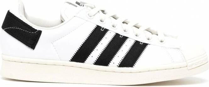 Adidas Sneakers met kenmerkende strepen Wit